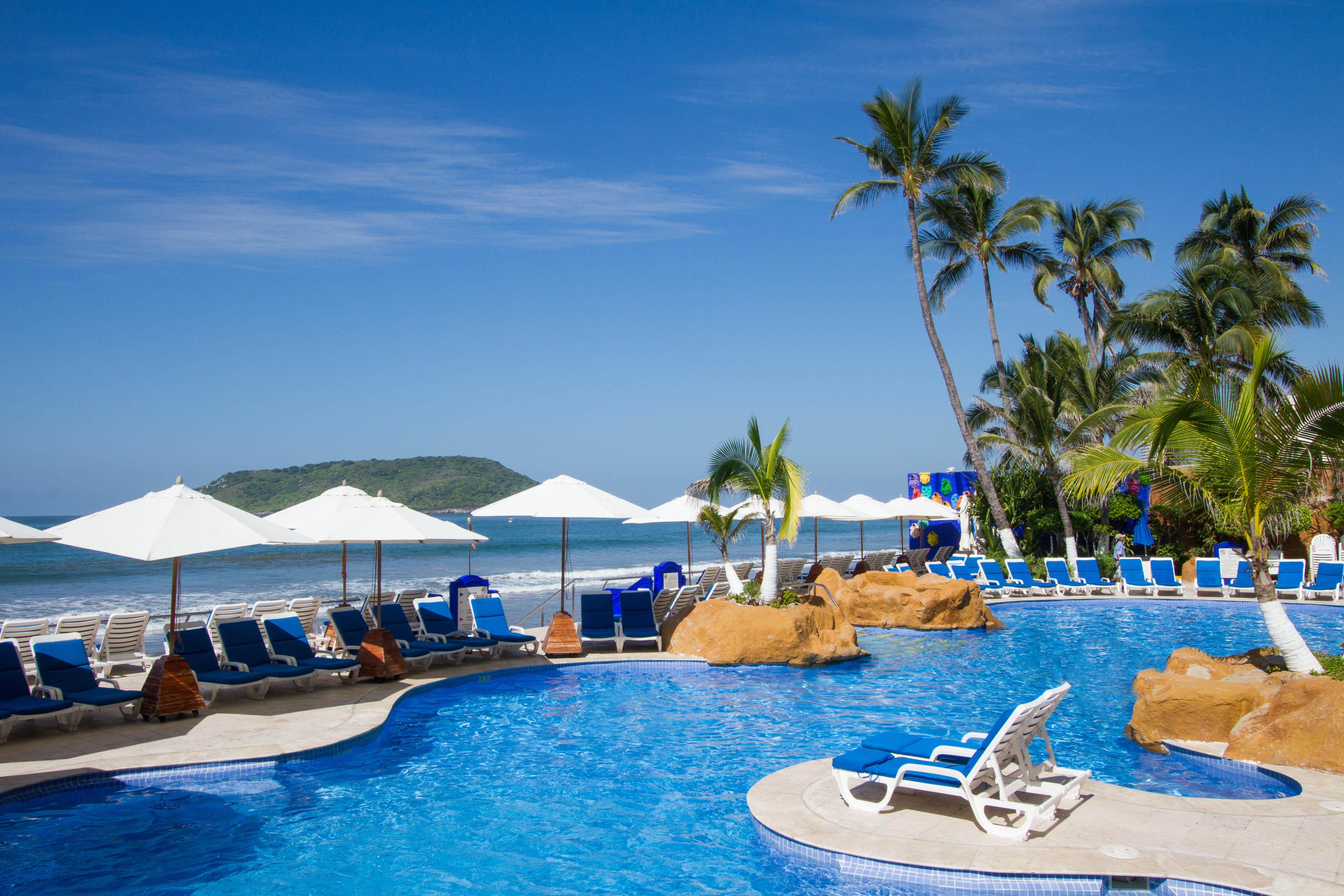 Royal Villas Resort Mazatlán Exterior foto A swimming pool at a resort in Phuket, Thailand