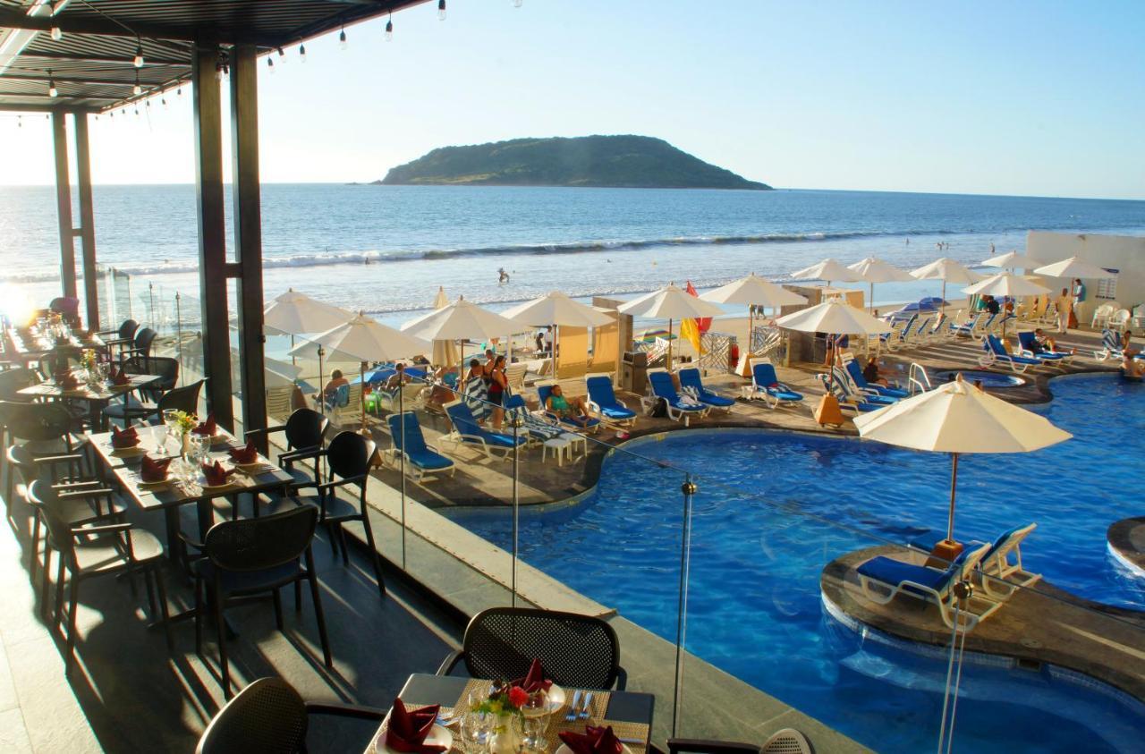 Royal Villas Resort Mazatlán Exterior foto View of the beach at the Hard Rock Hotel