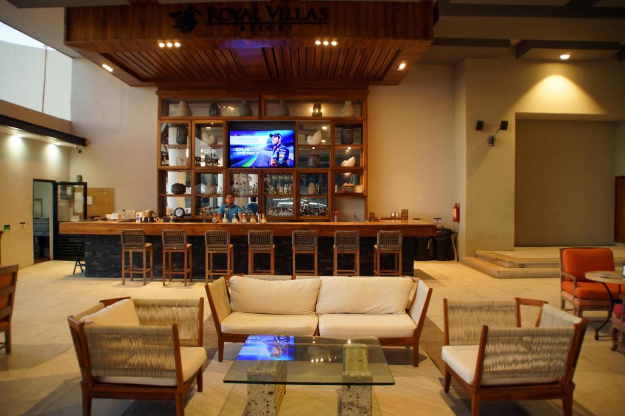 Royal Villas Resort Mazatlán Exterior foto The lobby of the hotel