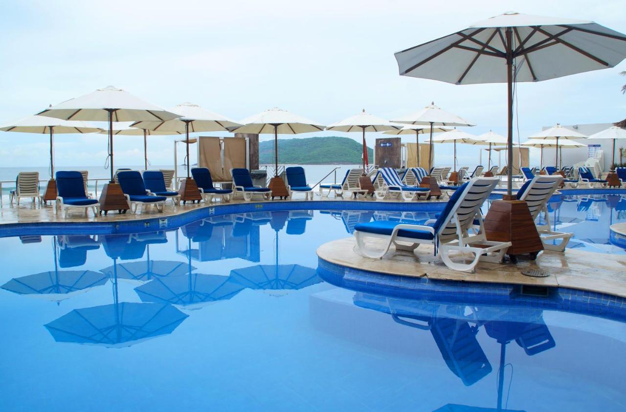 Royal Villas Resort Mazatlán Exterior foto The pool at the resort