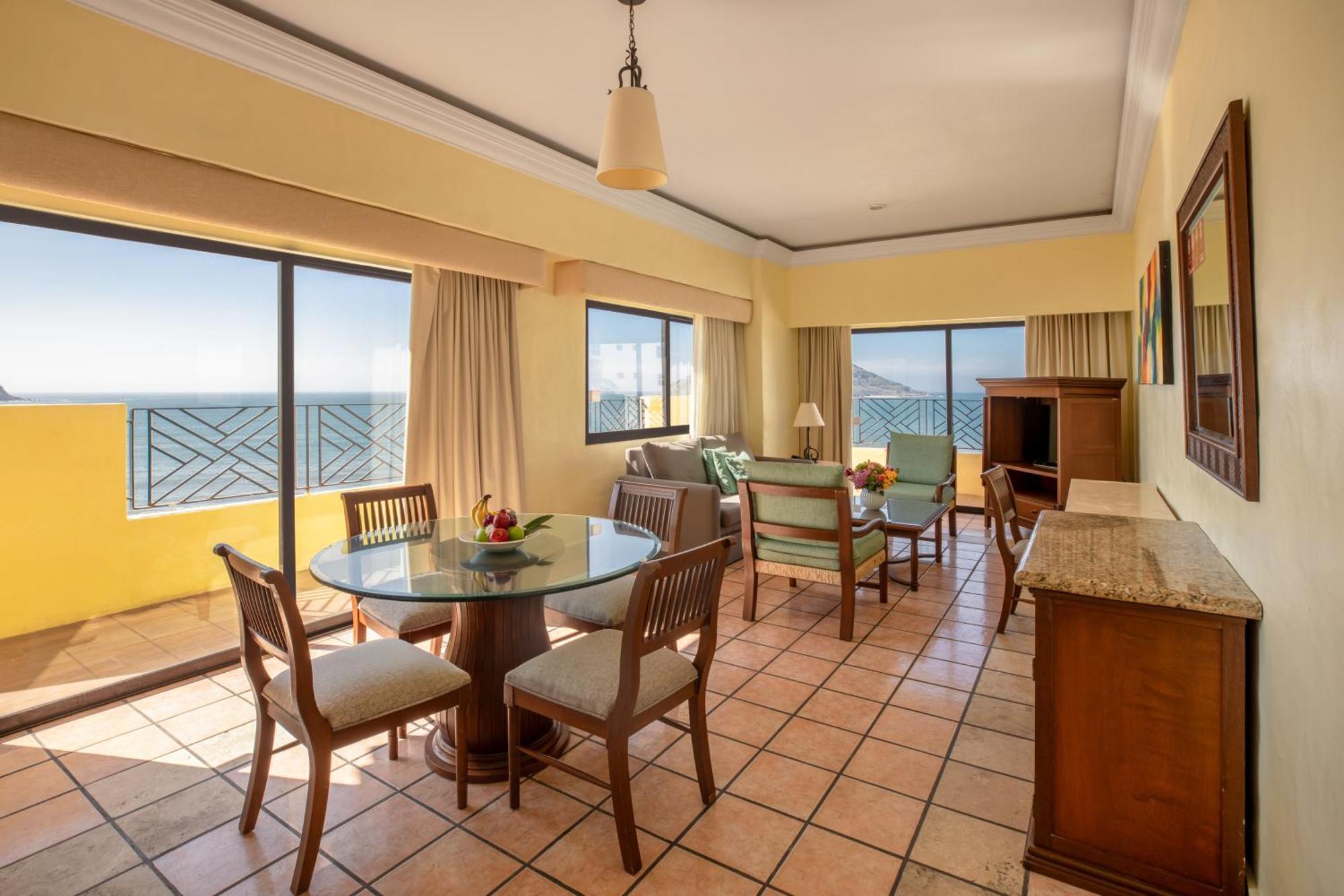 Royal Villas Resort Mazatlán Exterior foto A suite at the Sheraton Vistana Resort